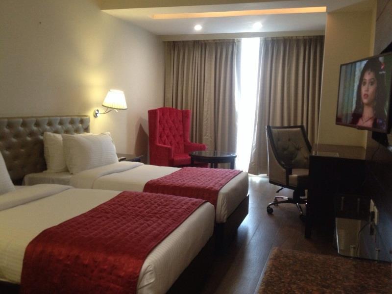 Clarion Inn Sevilla Zirakpur Exterior foto